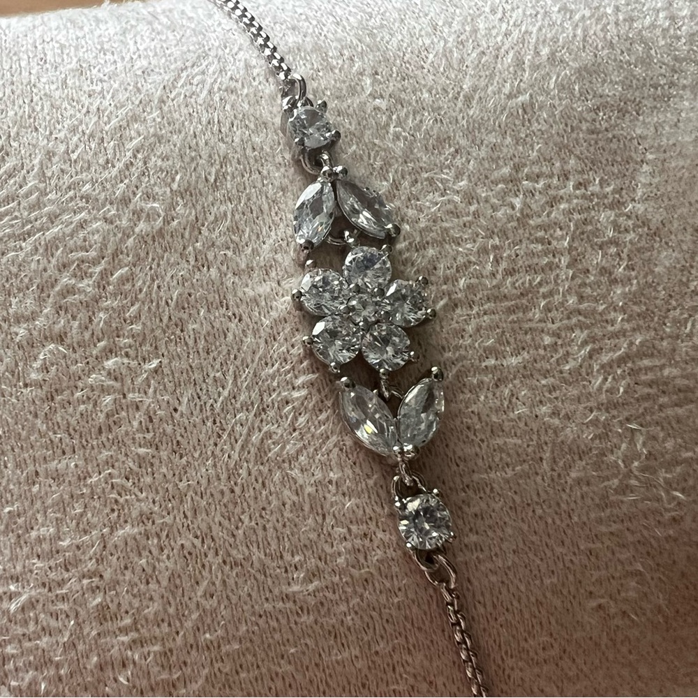 NWT Kate Spade Gleaming Gardenia Flower Slider Bracelet